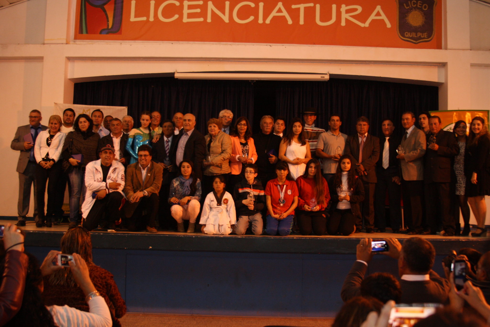 Municipalidad de Quilpué premió a los mejores deportistas del año 2014