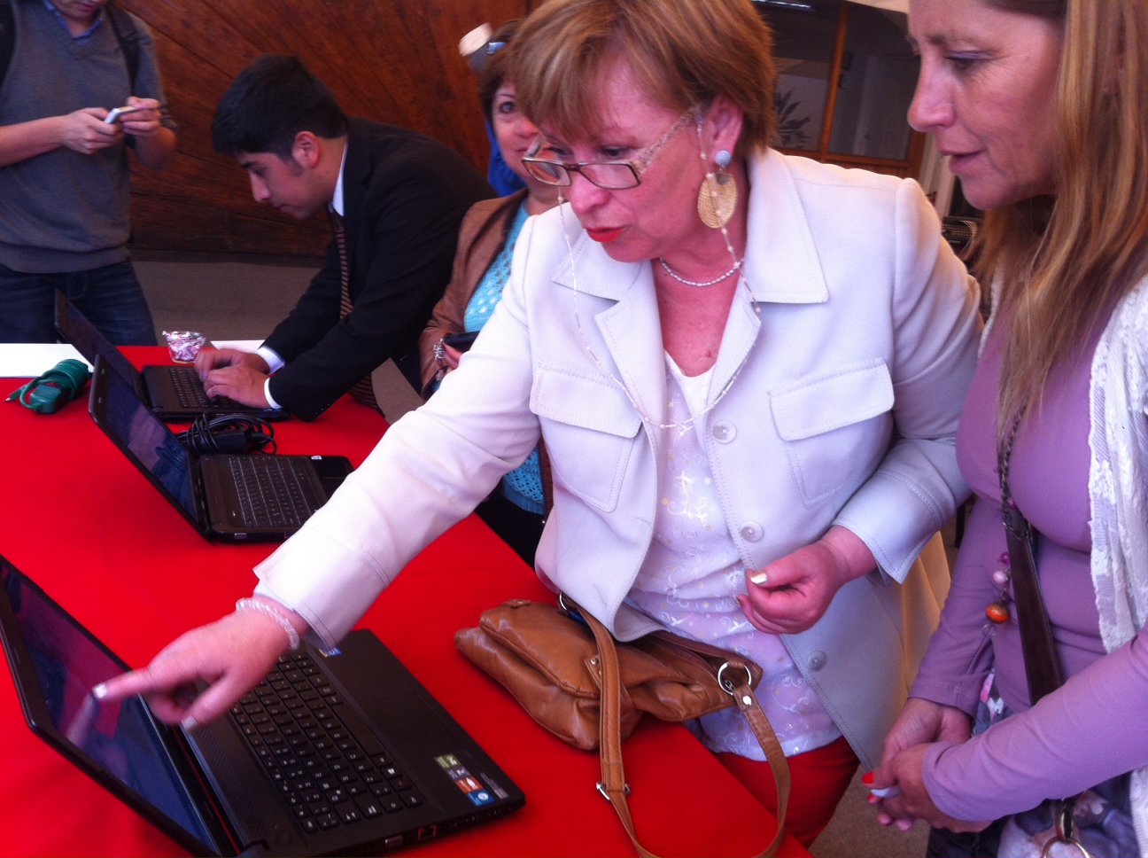 Adultos Mayores aumentan ventas con herramientas digitales