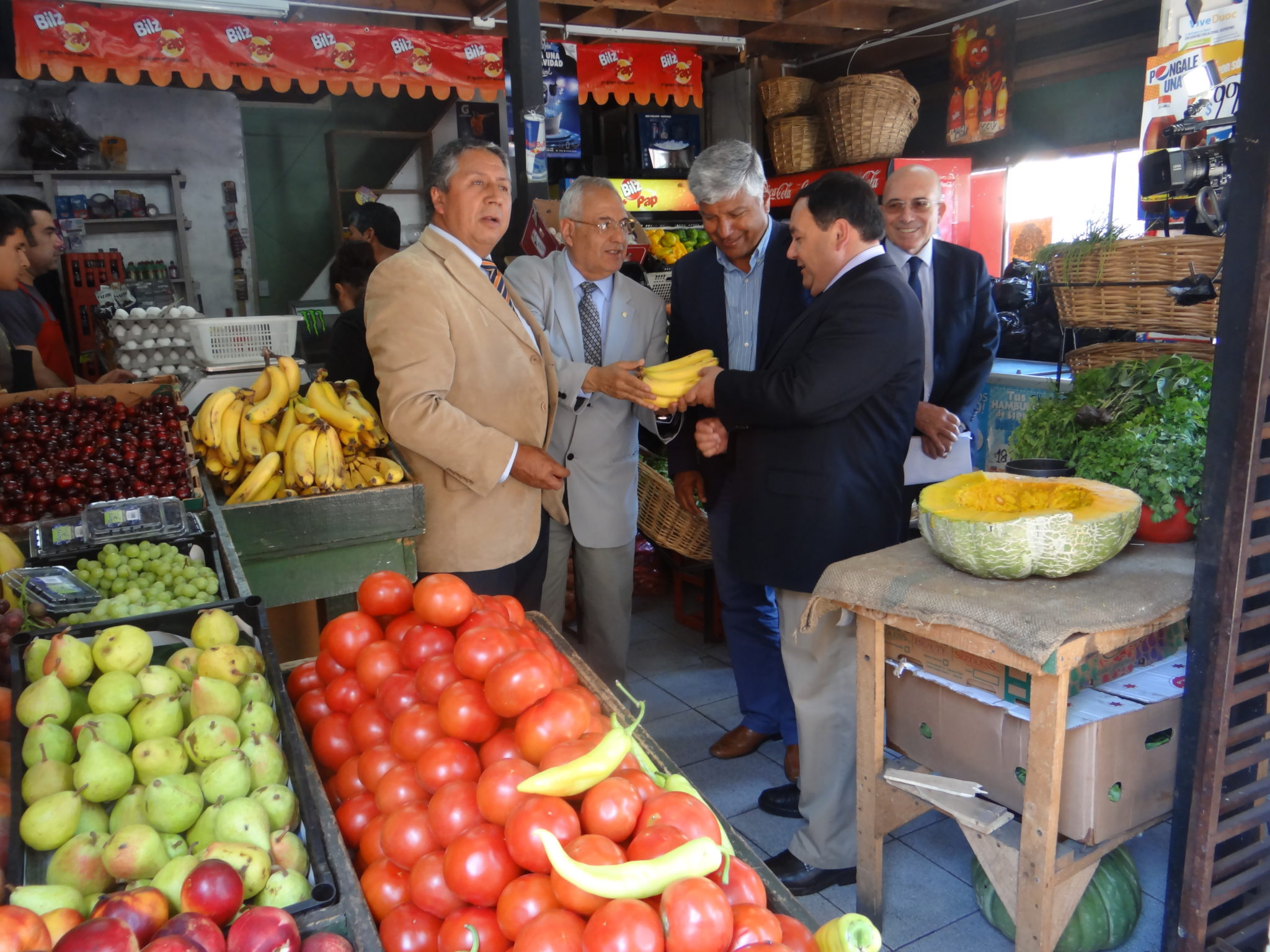 Gobierno pone en marcha Fortalecimiento de Barrio Comercial Plaza Echaurren y calle Bustamante