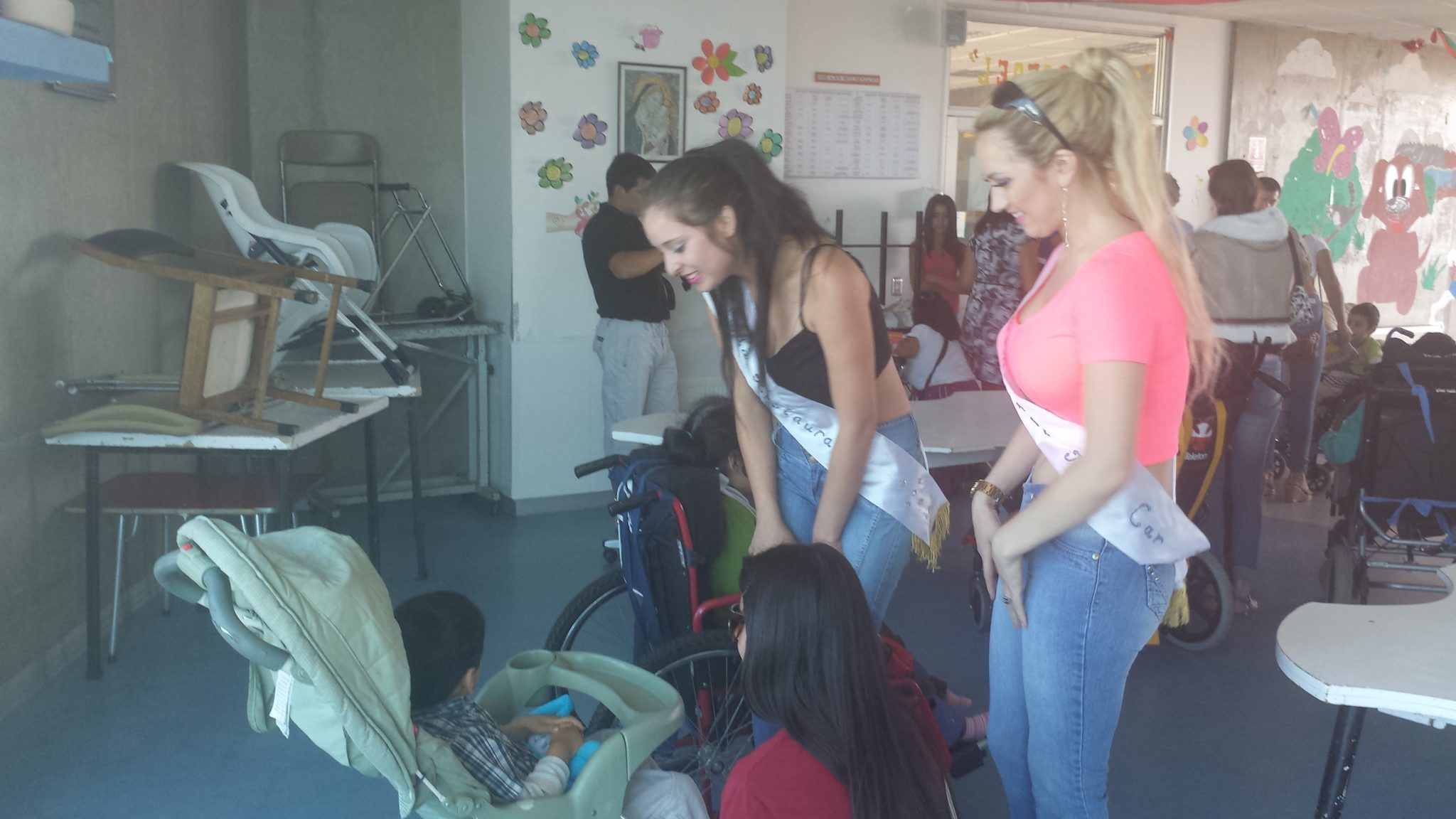 Candidatas a “Miss Verano Viña 2015” realizaron visita a niños del Sanatorio Marítimo