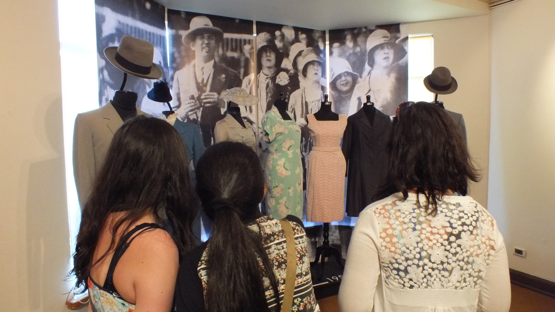 Inauguran Gran Exposición del Verano 2015 con vestuario y accesorios de principios del siglo XX en el Castillo Wulff