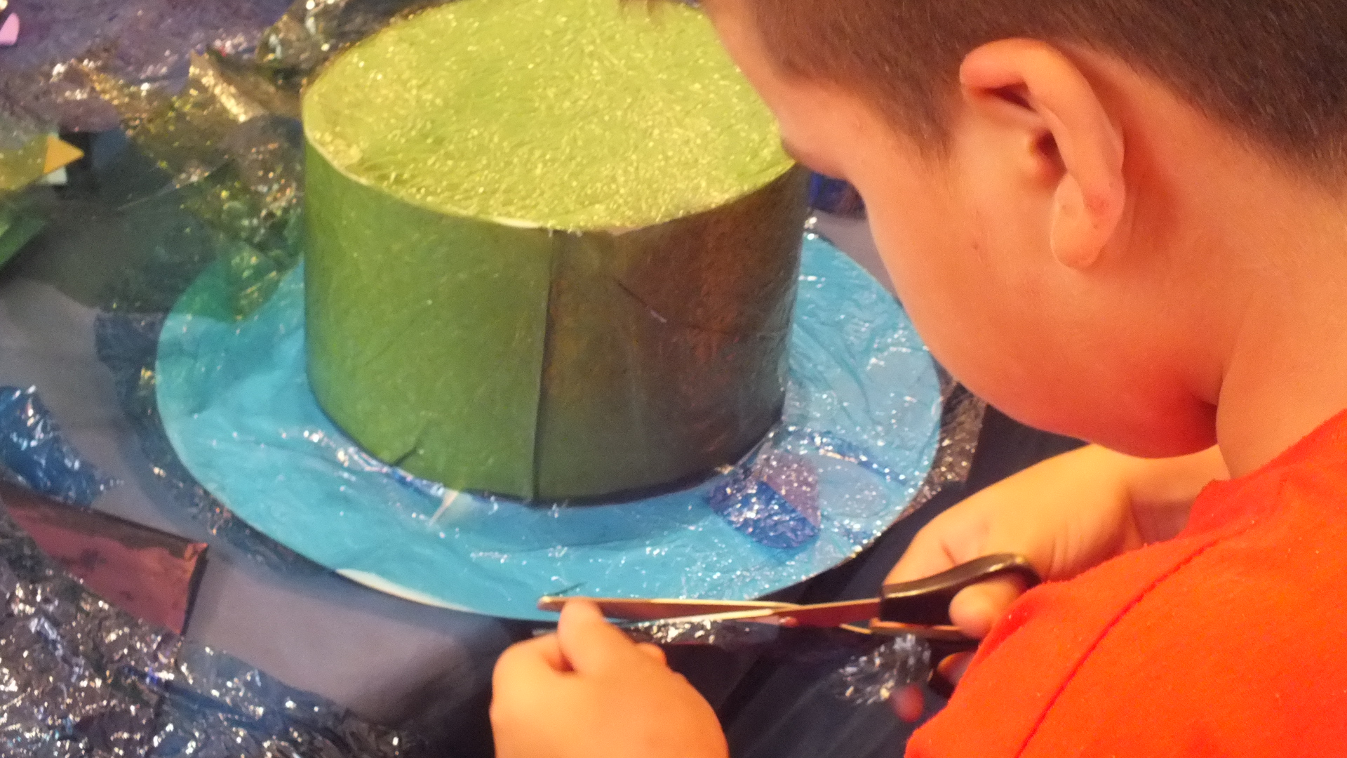 Viña del mar invita a niños y niñas a entretenido taller que revisa la moda en las primeras décadas del siglo XX en Castillo Wulff