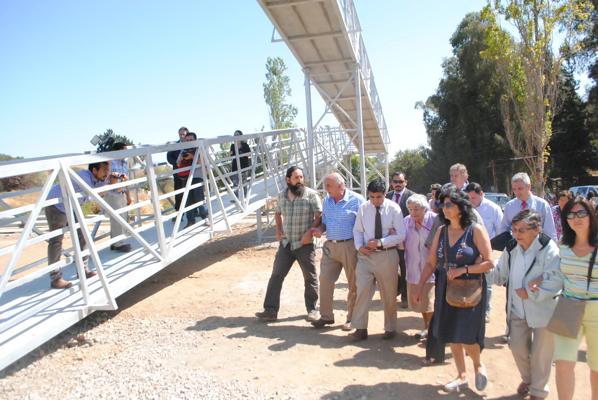 Vecinos esperan que disminuyan atropellos con nueva pasarela en Quebrada Escobares