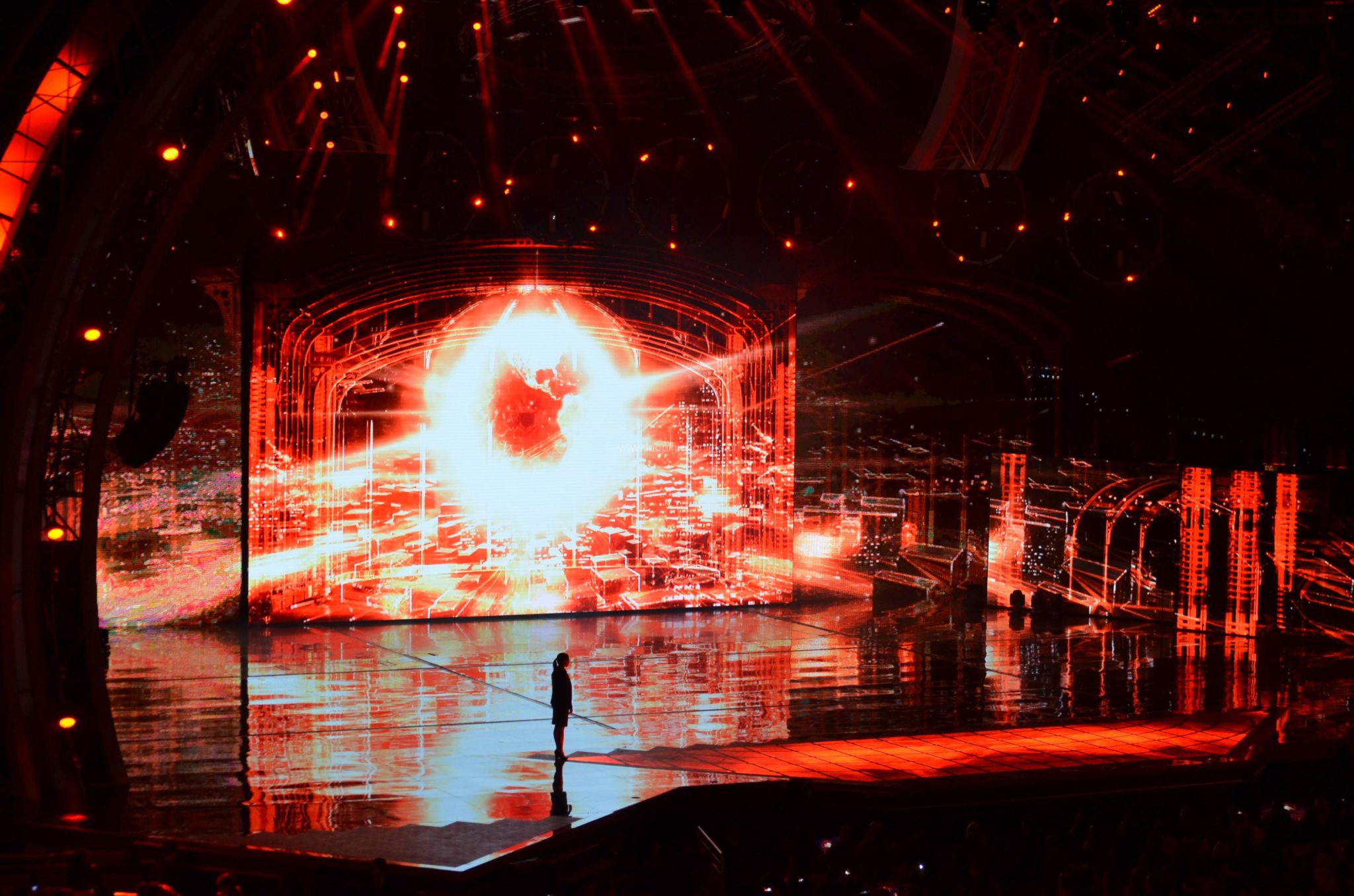 Luis Fonsi dio inicio al LVI Festival Internacional de la Canción de Viña del Mar