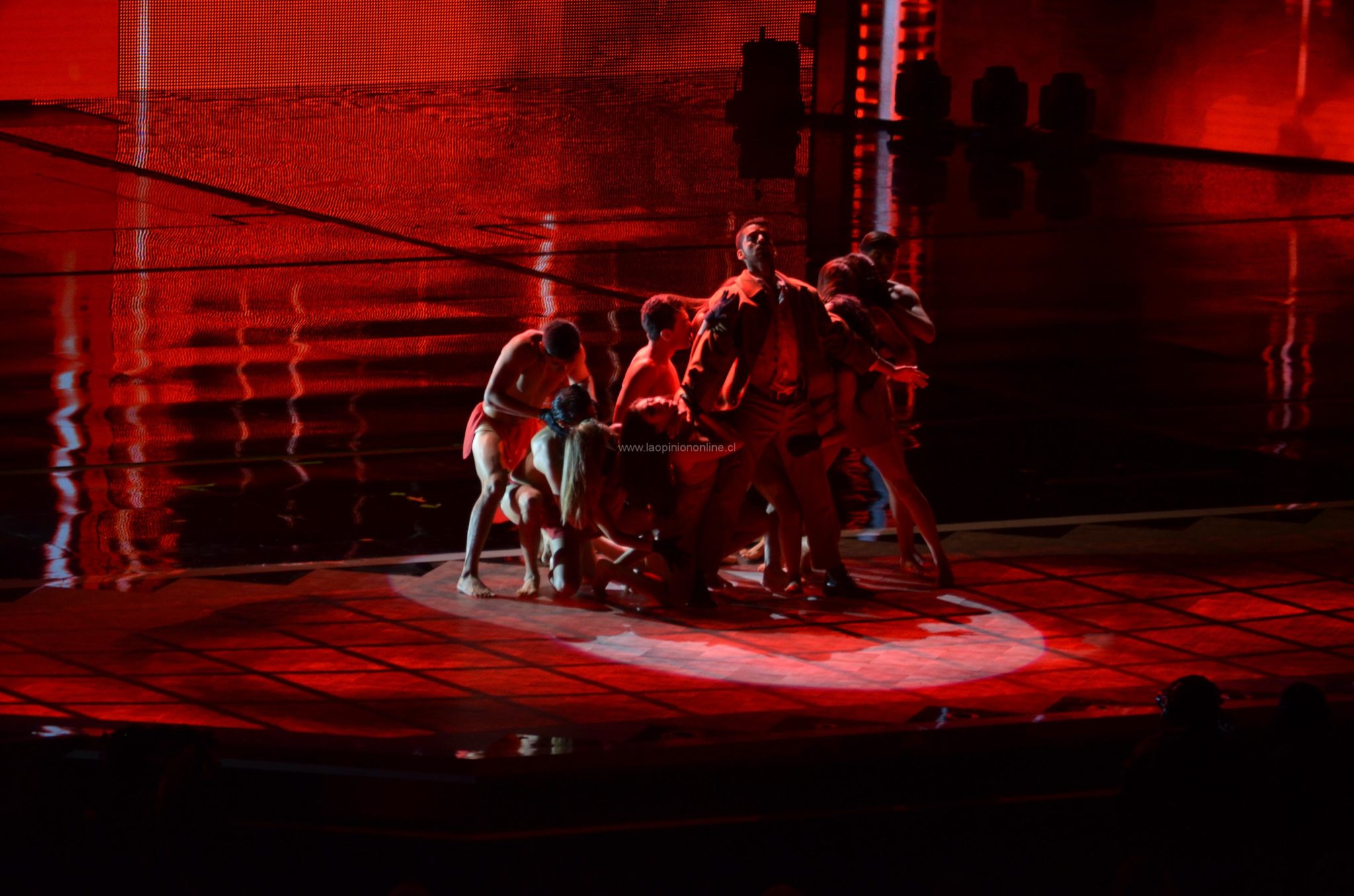 Luis Fonsi dio inicio al LVI Festival Internacional de la Canción de Viña del Mar