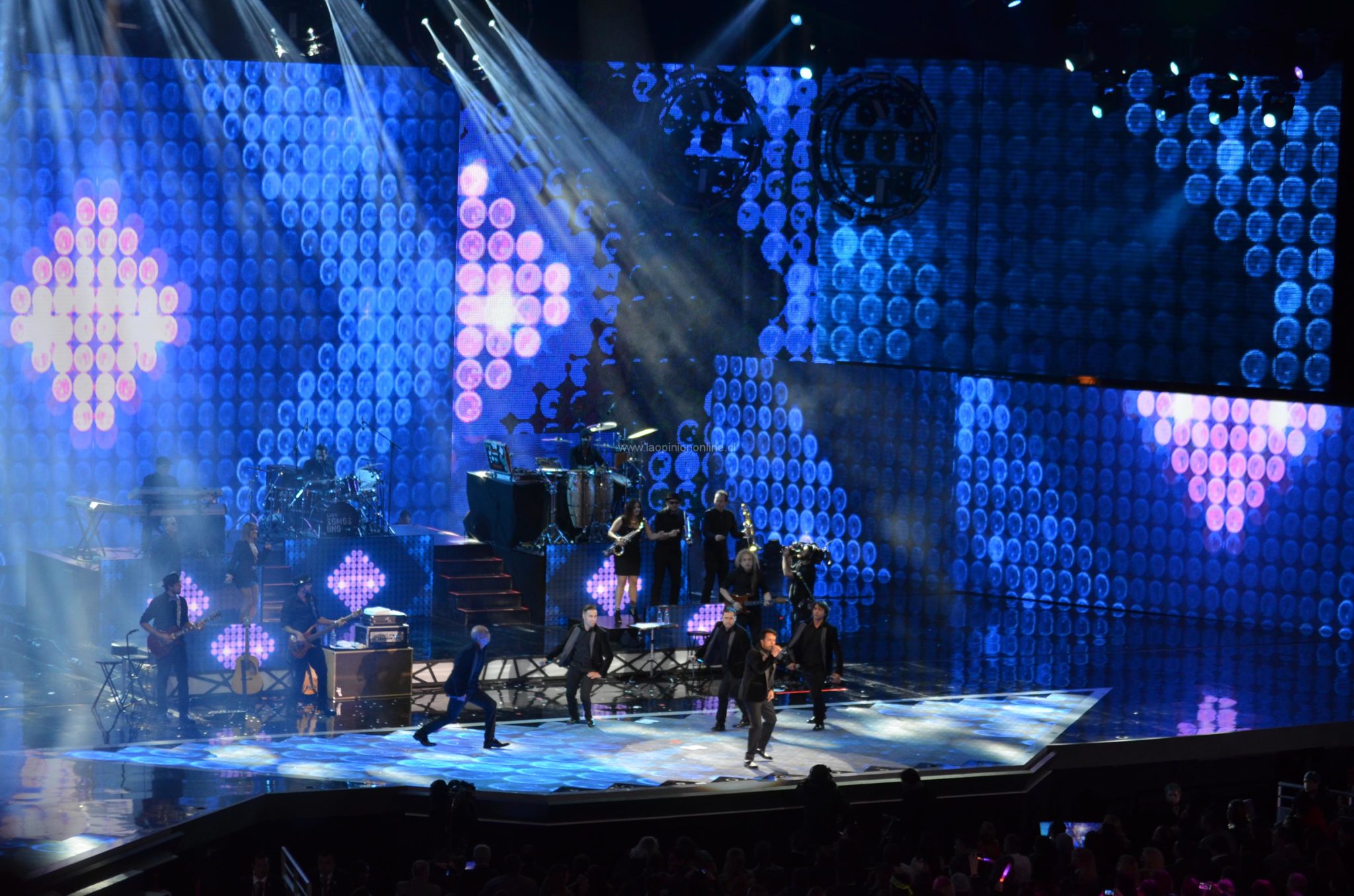 Luis Fonsi dio inicio al LVI Festival Internacional de la Canción de Viña del Mar