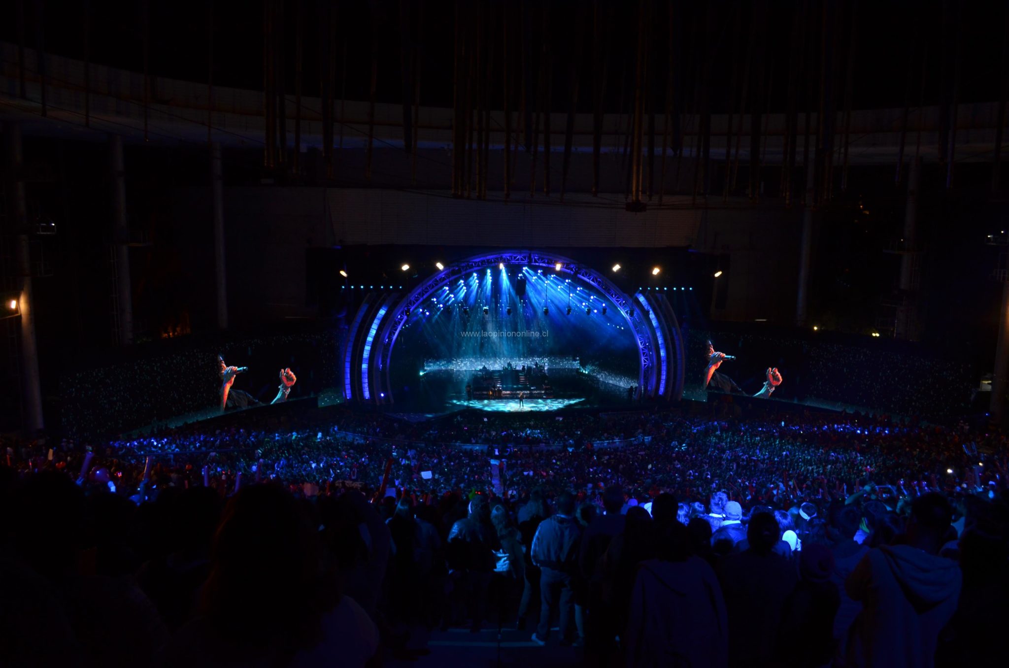 Luis Fonsi dio inicio al LVI Festival Internacional de la Canción de Viña del Mar