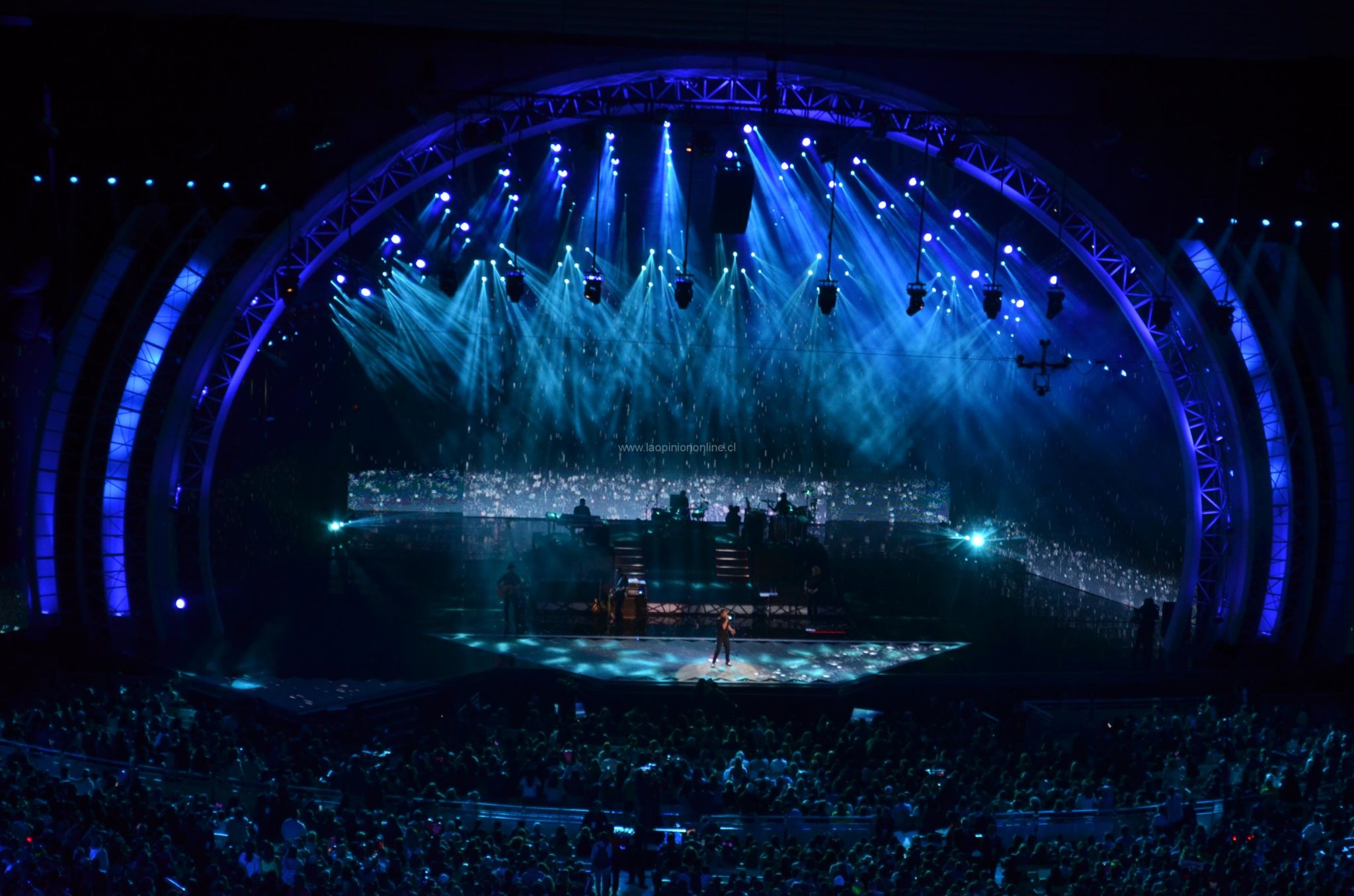 Luis Fonsi dio inicio al LVI Festival Internacional de la Canción de Viña del Mar