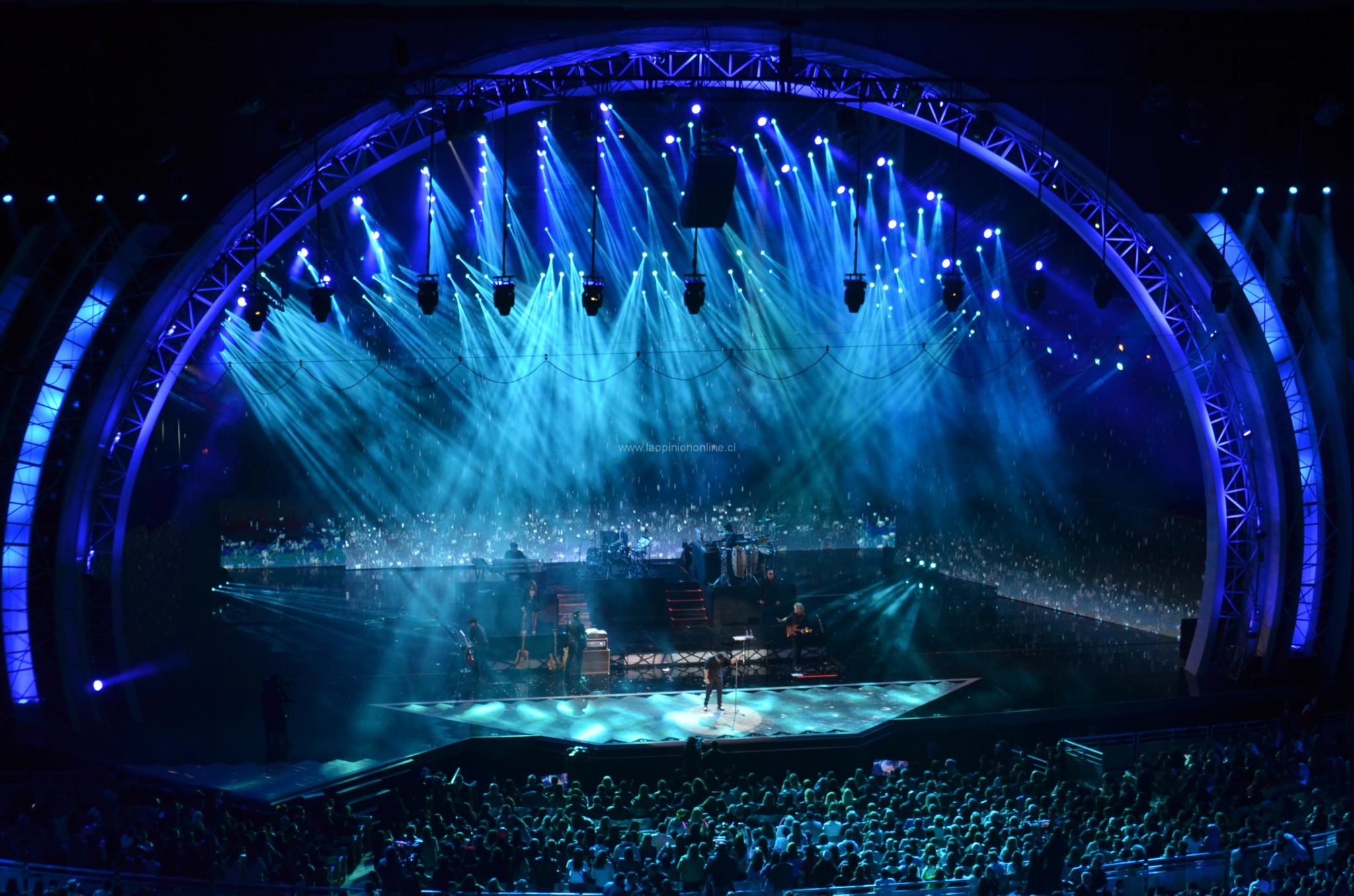 Luis Fonsi dio inicio al LVI Festival Internacional de la Canción de Viña del Mar