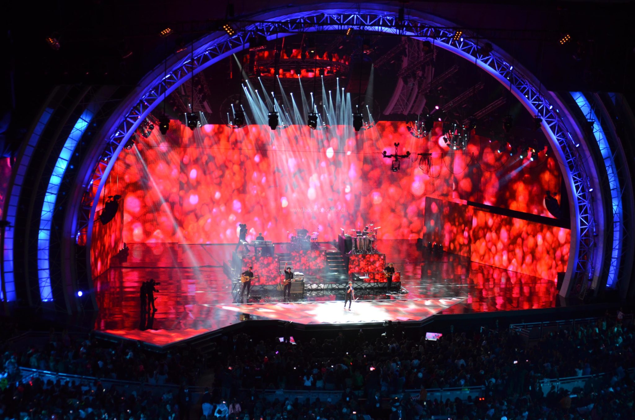 Luis Fonsi dio inicio al LVI Festival Internacional de la Canción de Viña del Mar