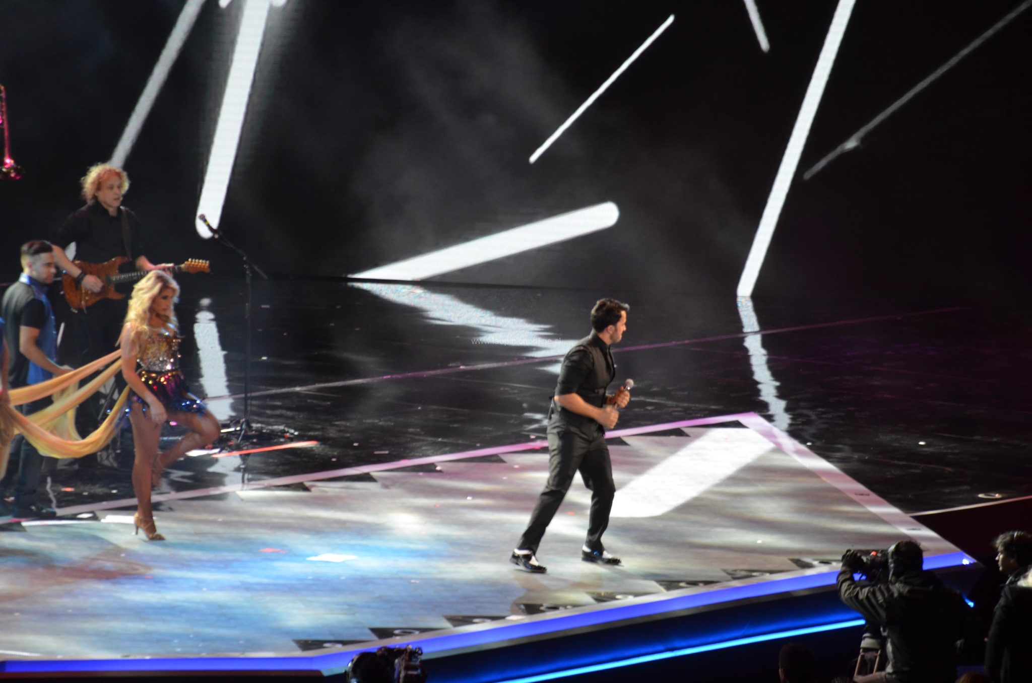 Luis Fonsi dio inicio al LVI Festival Internacional de la Canción de Viña del Mar