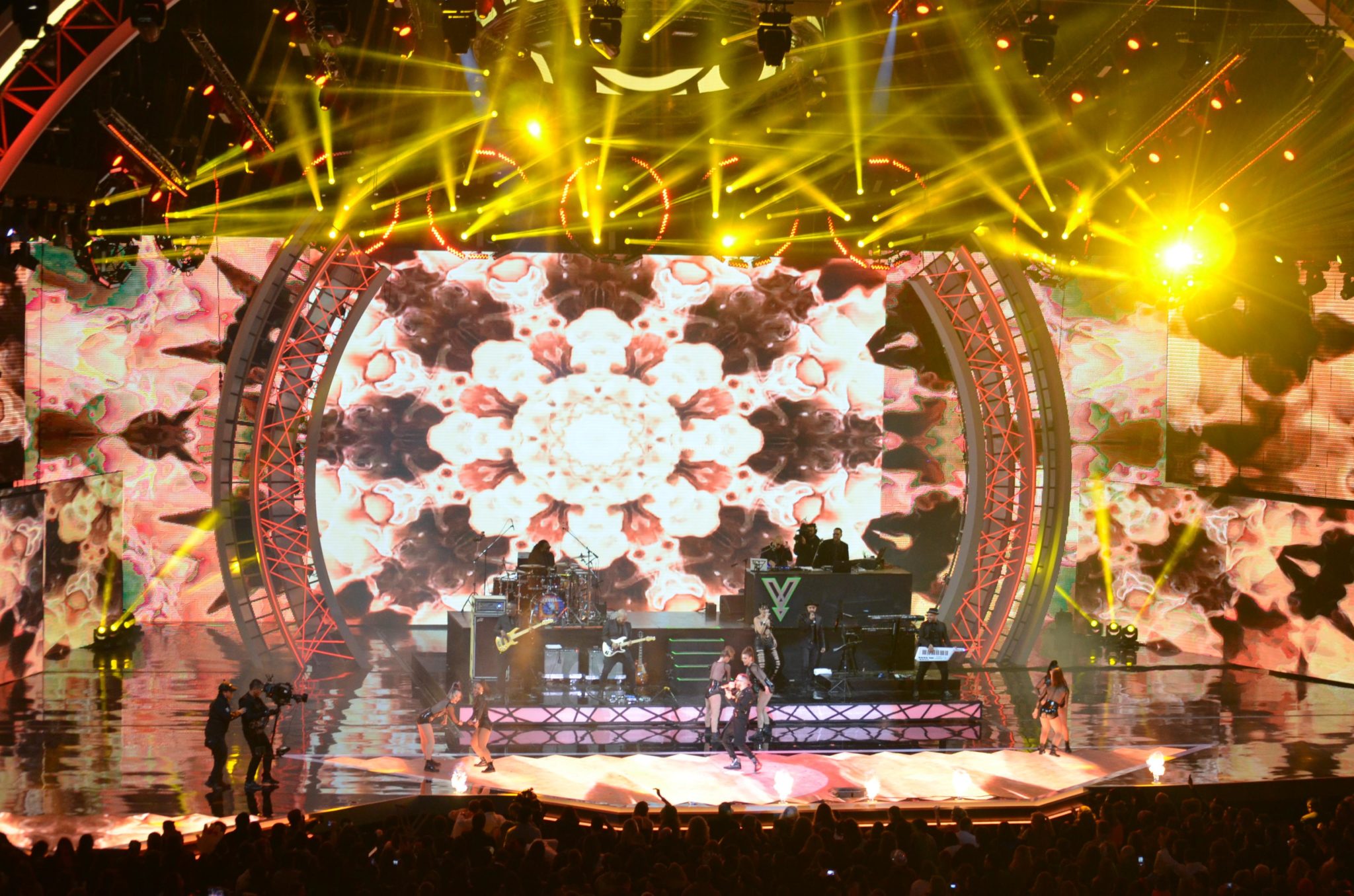 Exitosa primera noche del Festival de Viña 2015