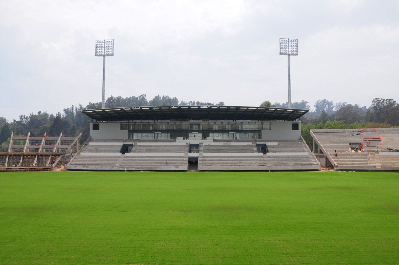 Cancha del estadio Sausalito tiene cubierto el terreno de juego casi en un 100%