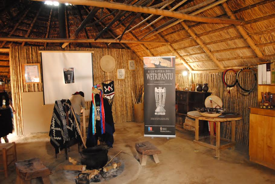 Comunidad mapuche expone tradiciones en Ceremonia y taller de Orfebrería