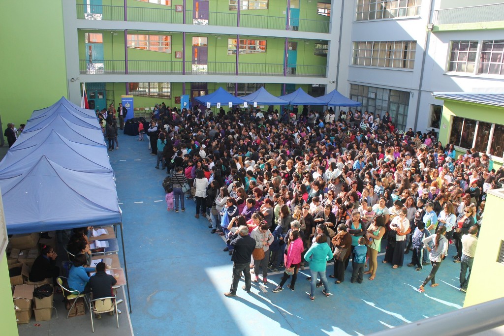 Municipio entregó 2500 sets escolares a estudiantes vulnerables de Viña del Mar
