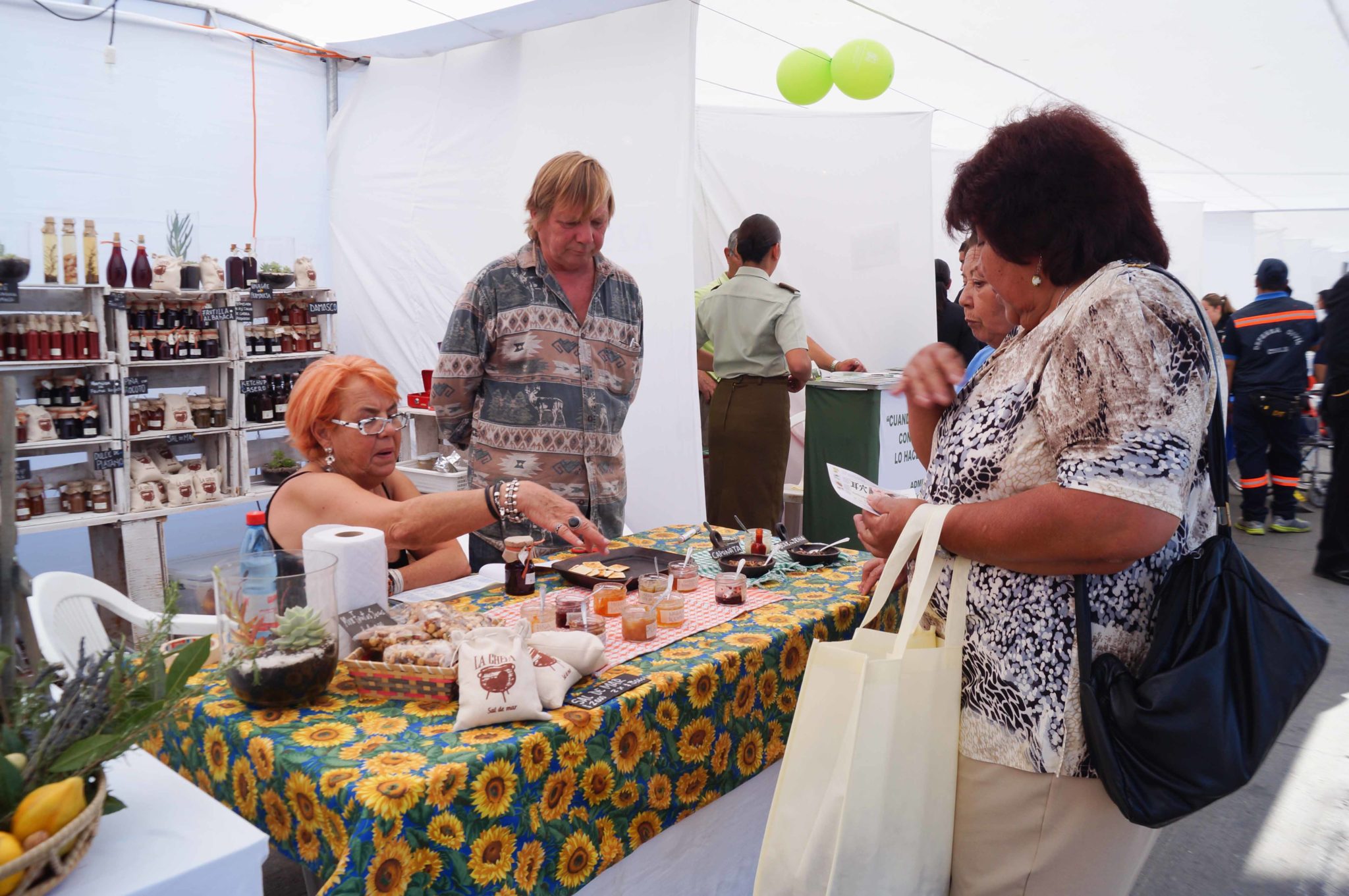 Más de 90 emprendedoras de Concón expusieron sus trabajos en la III Feria Espacio Mujer