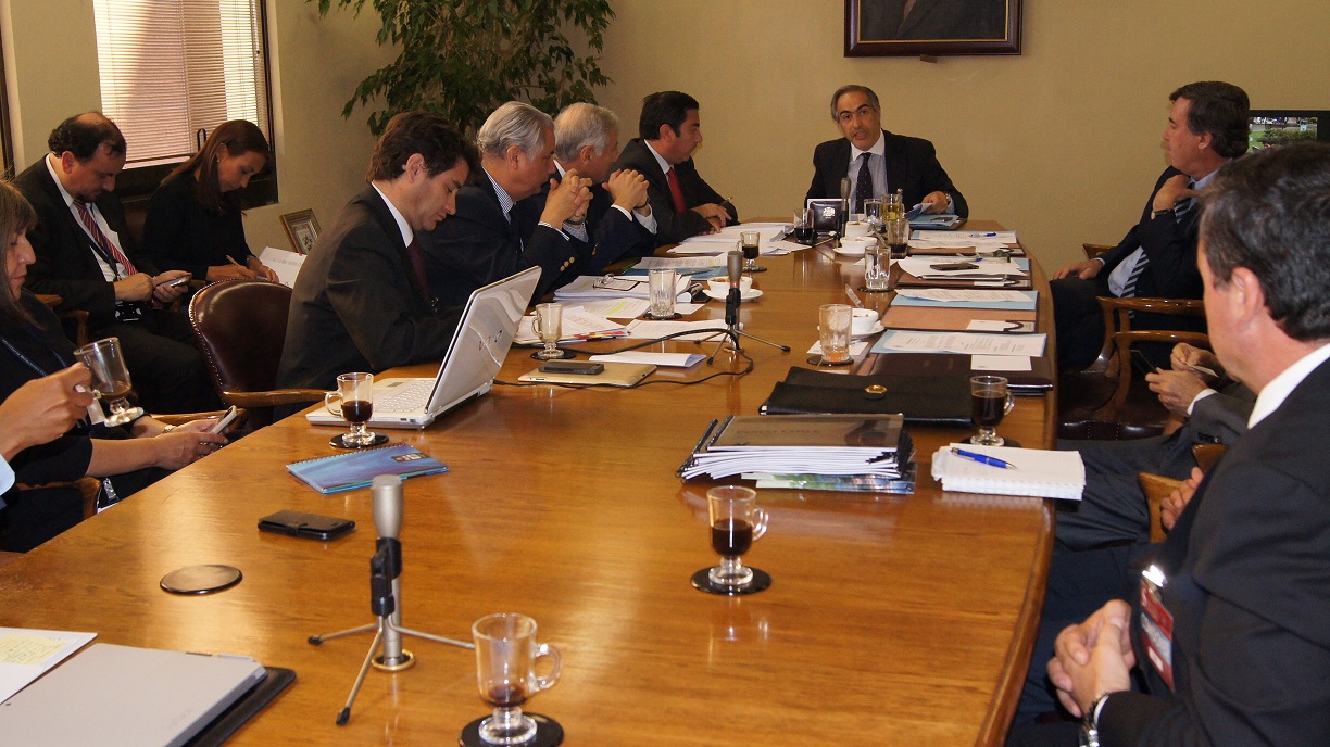 Comisión de RR.EE. acordó generar comisión que resuelva titularidad de defensa de denominación de origen de pisco chileno