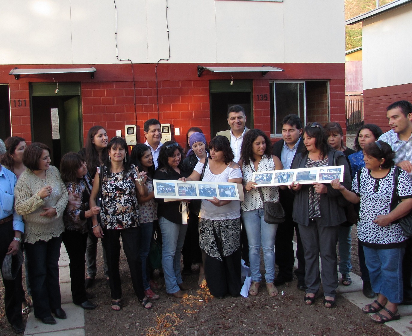 20 familias de Hijuelas recibieron las llaves de sus nuevas viviendas