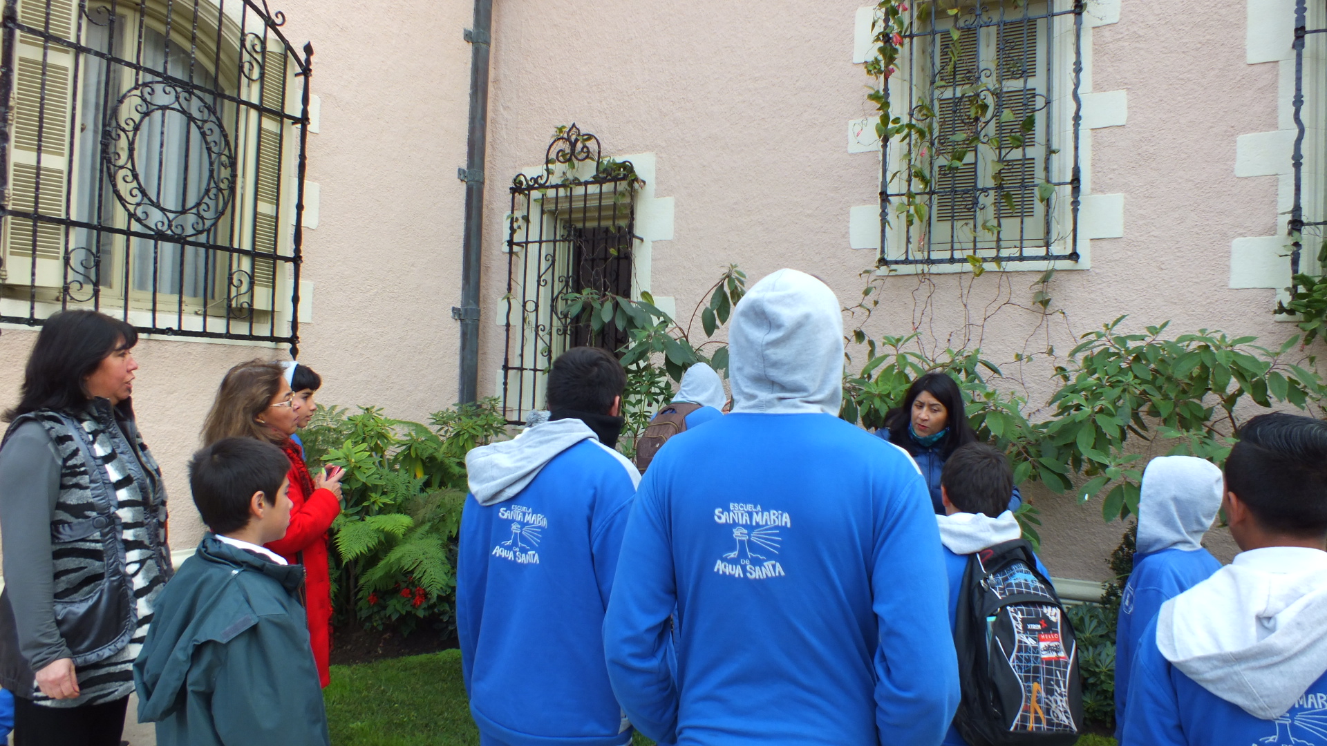 Municipio enseña a 400 niños de Jardines Infantiles de Viña del Mar sobre animales propios de la zona con lúdica obra de títeres