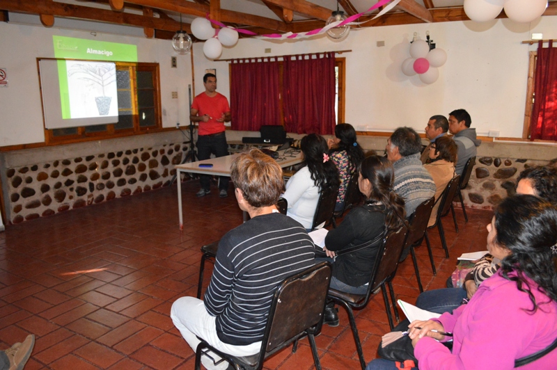 Usuarios de PRODESAL de Olmué asisten a Taller de Hortalizas