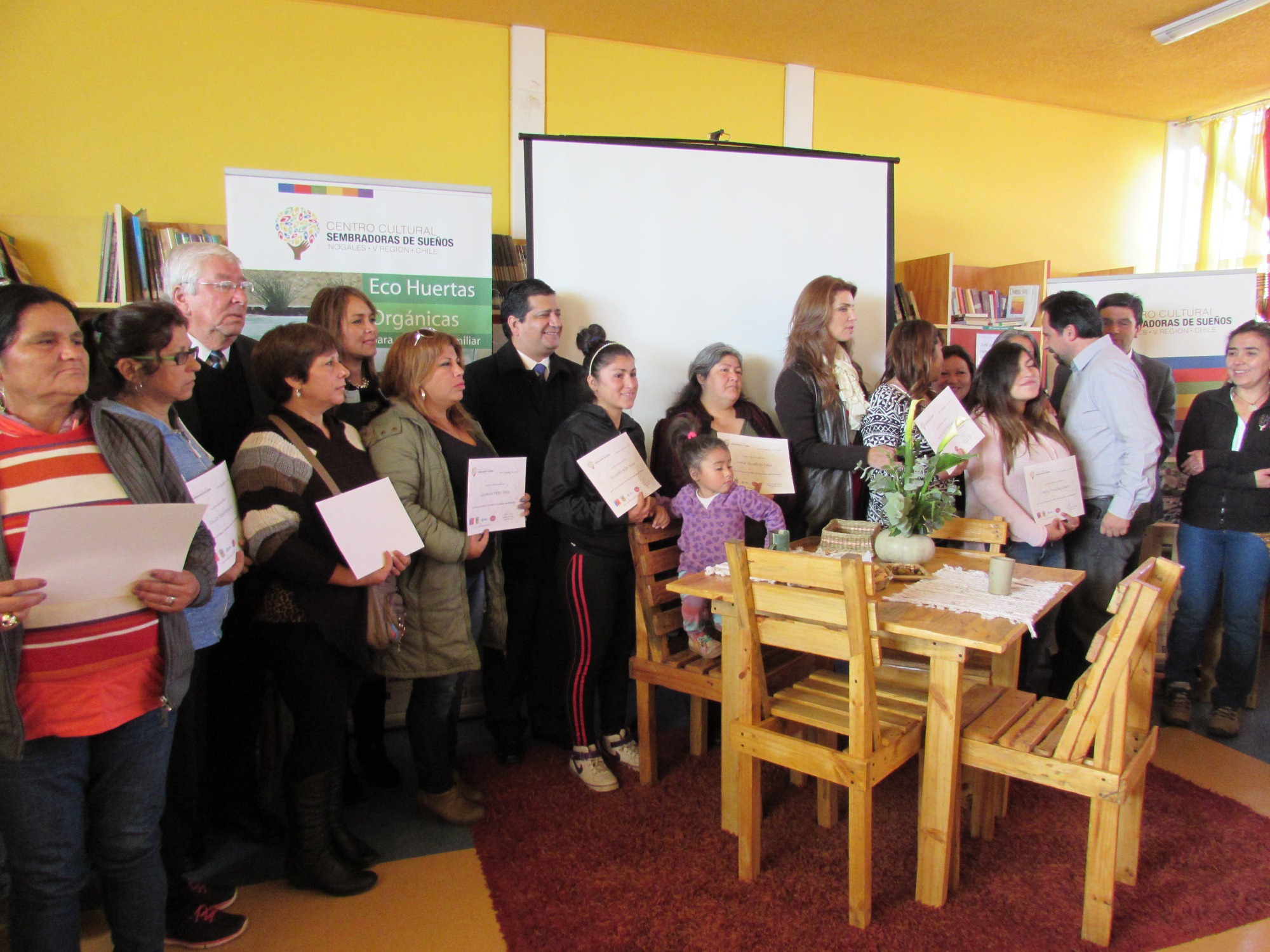 Gobernador de Quillota destaca aporte de las mujeres de Nogales con los damnificados de Valparaíso