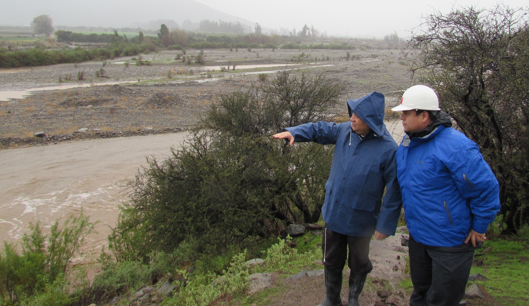 Autoridades inspeccionaron caudal del río Aconcagua en la provincia de Quillota