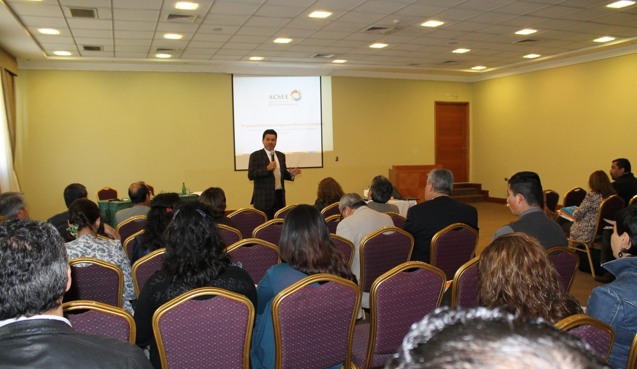 Profesores de Enseñanza Media Técnico Profesional participan de jornada sobre eficiencia energética en Valparaíso