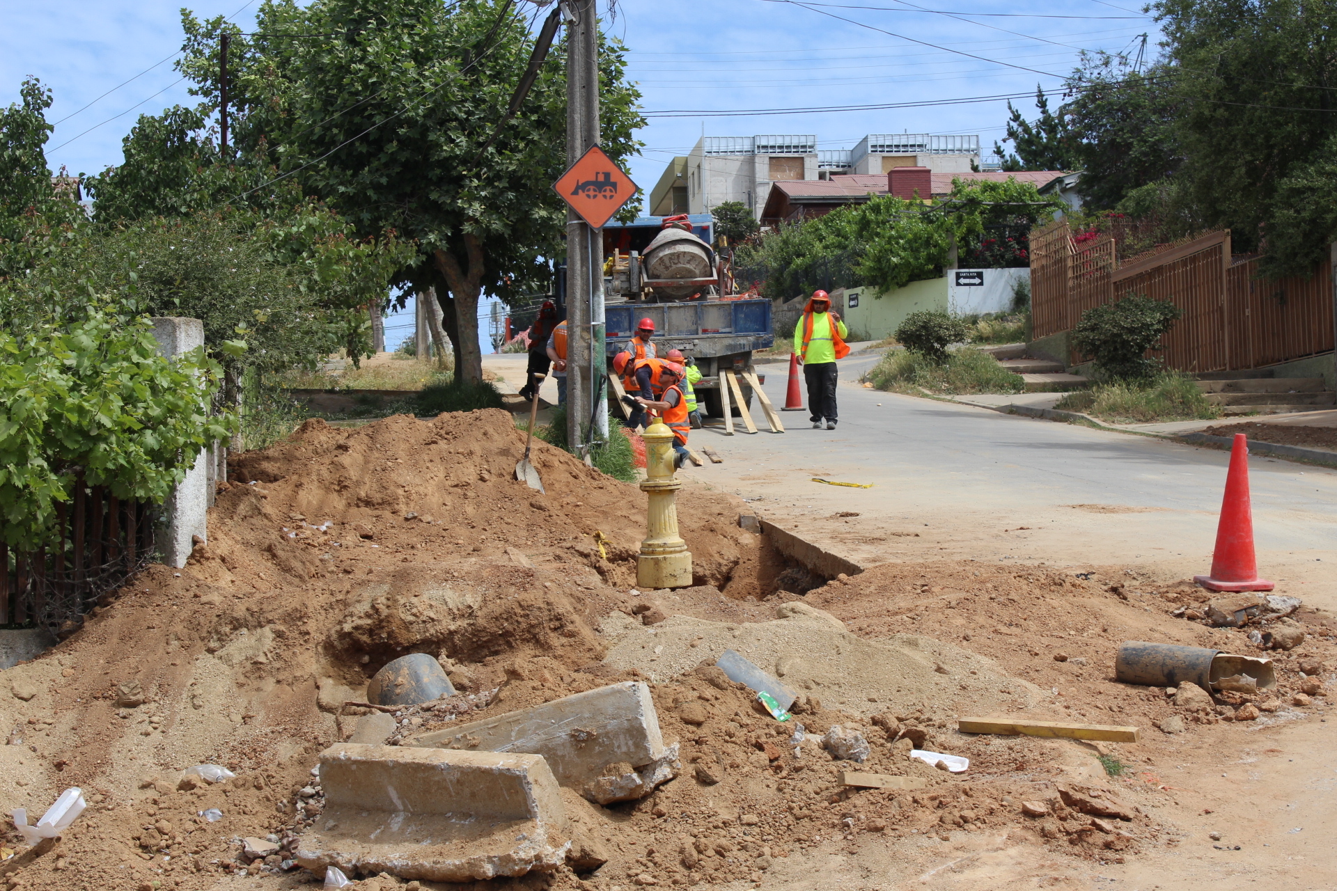 Ante molestia de vecinos de Villa Alemana por obras de Esval, municipio coordina medidas de mitigación