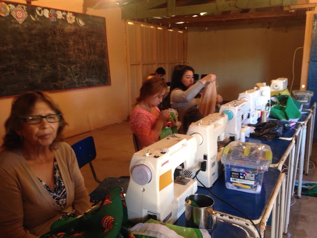 TechoChile capacita a mujeres de campañento viñamarino en talleres de corte y confección
