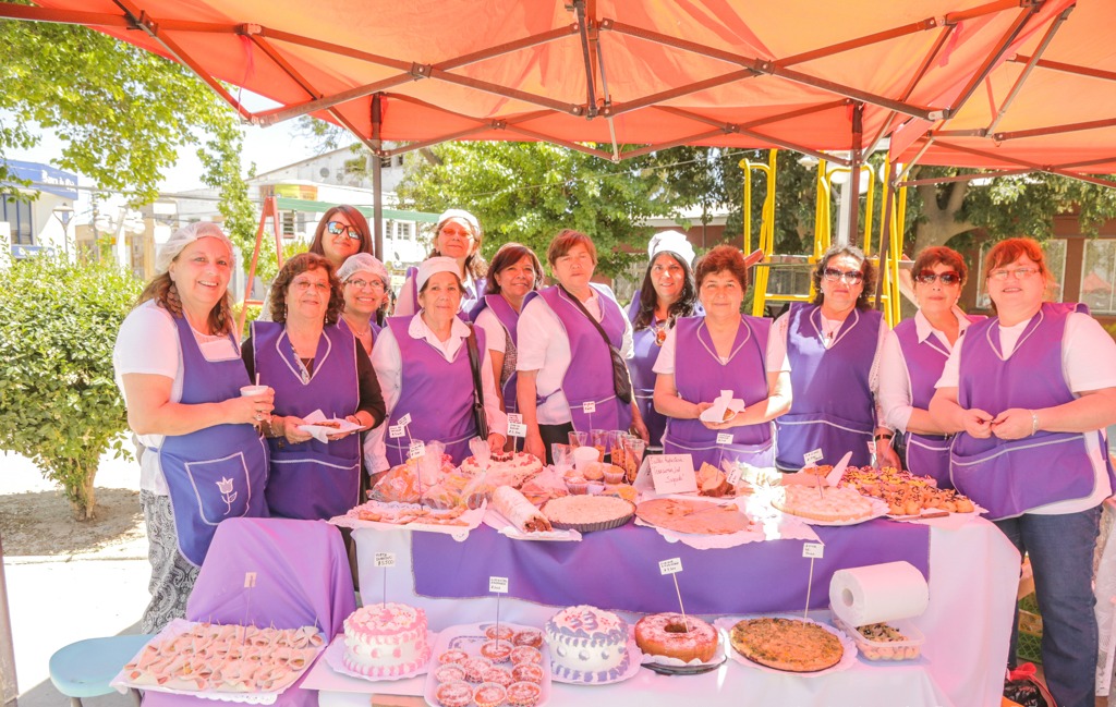 Mujeres participaron en muestra anual de repostería en Plaza de Quilpué