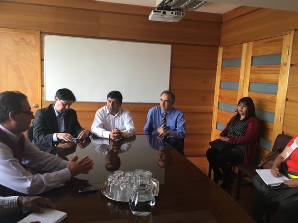 Buscan solución alternativa para 900 familias de campamento Felipe Camiroaga