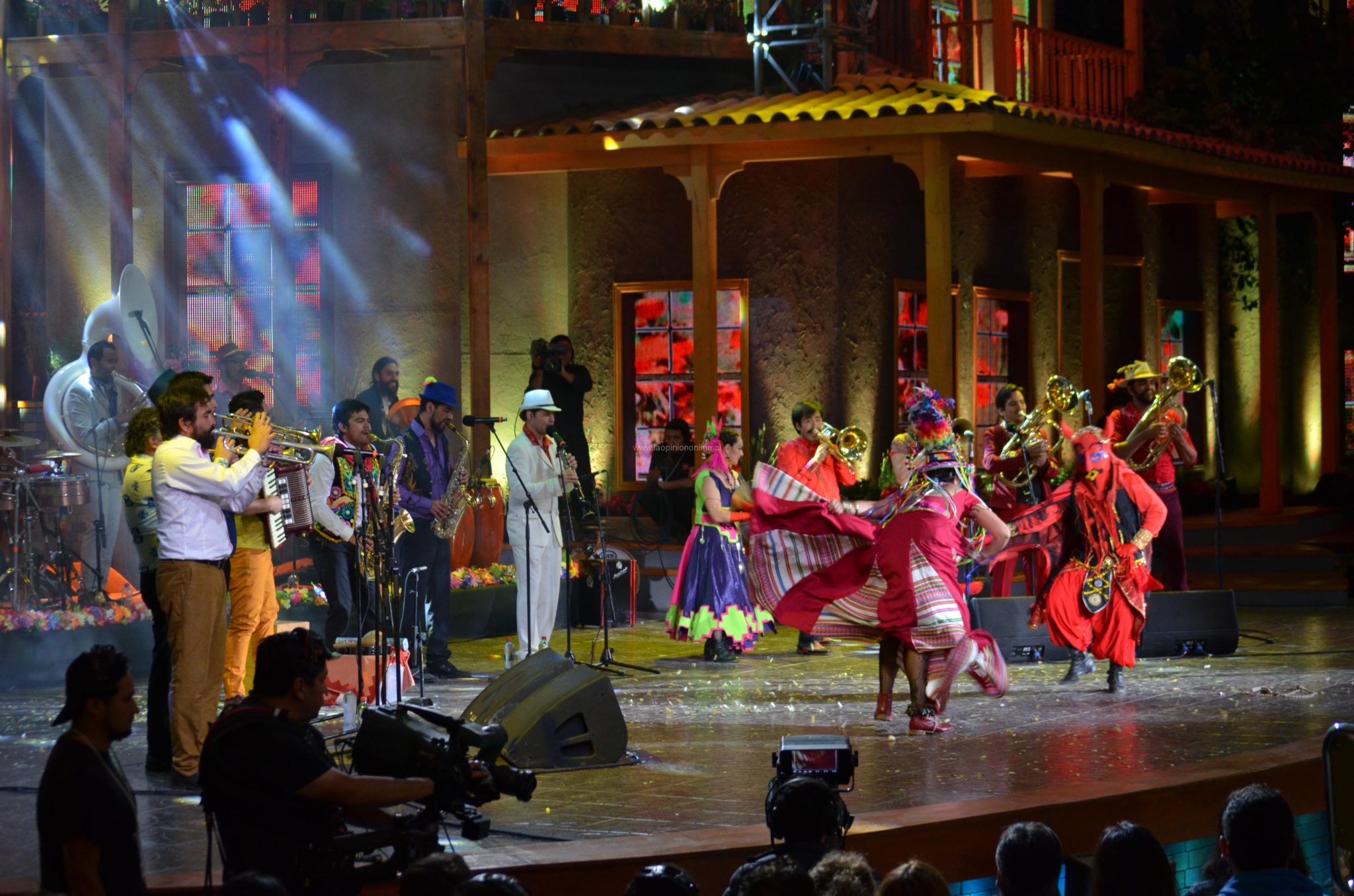 En Olmué 2016, la Banda Conmoción cierra la noche inaugural