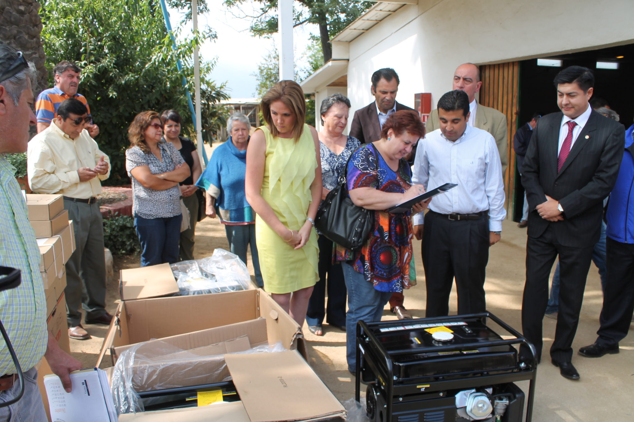 Gobernador Rivera entregó generadores eléctricos a 12 cooperativas de agua potable rural de la provincia de Marga Marga