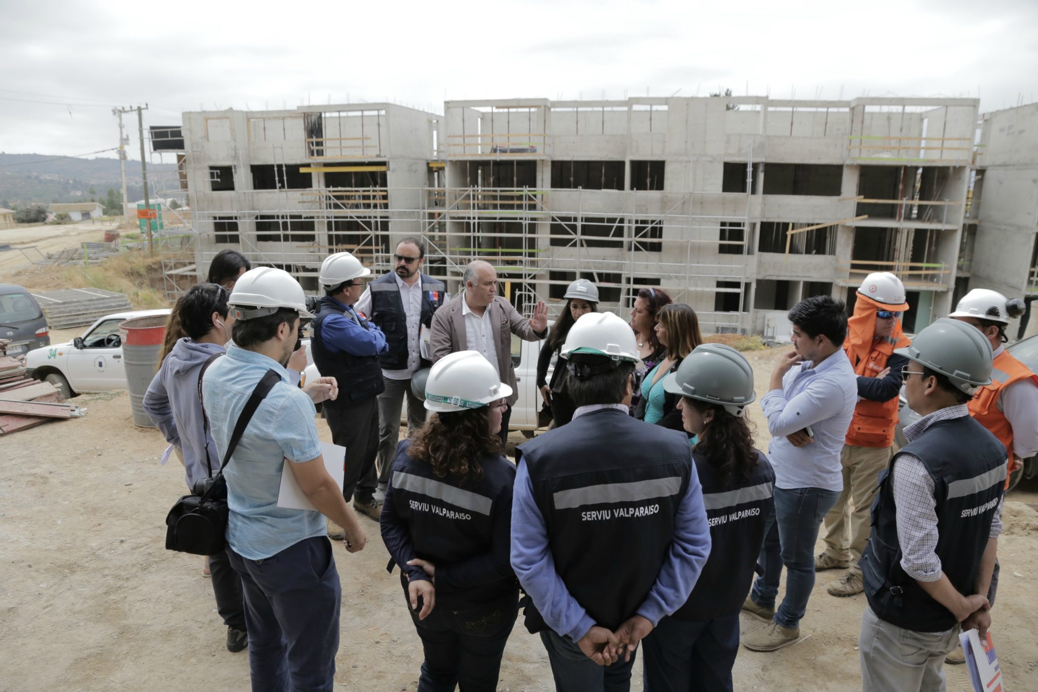 Alcalde Viñambres revisó estado de avance de obras en conjunto habitacional “Roberto Bravo”