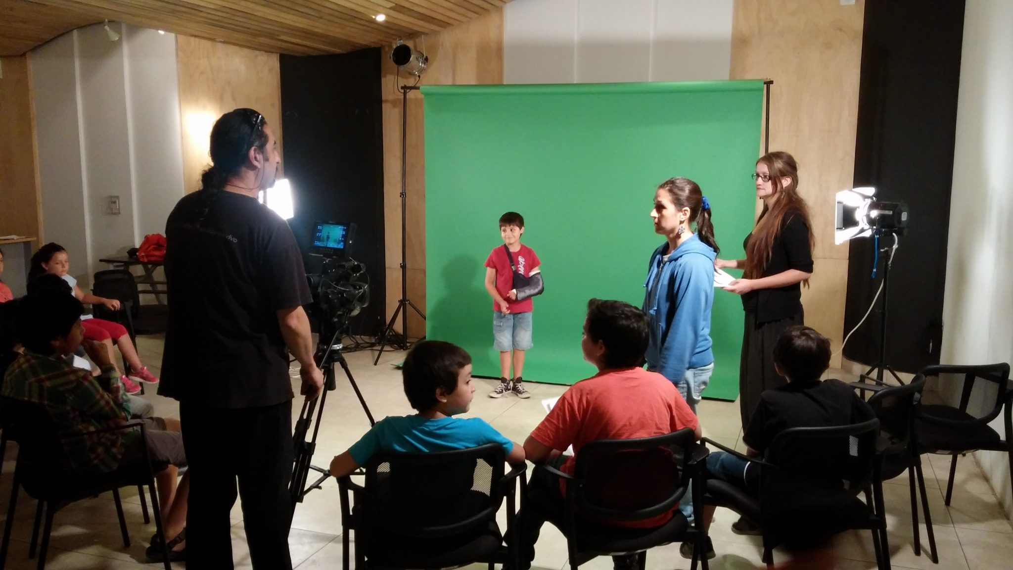 Niños amantes del cine aprenden de chroma key en laboratorio desarrollado por Ojo de Pescado en Cecrea