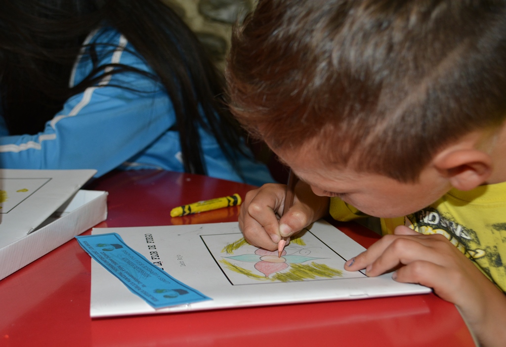 Niños de Los Andes y Calle Larga reciben libro que incentiva el cuidado del agua