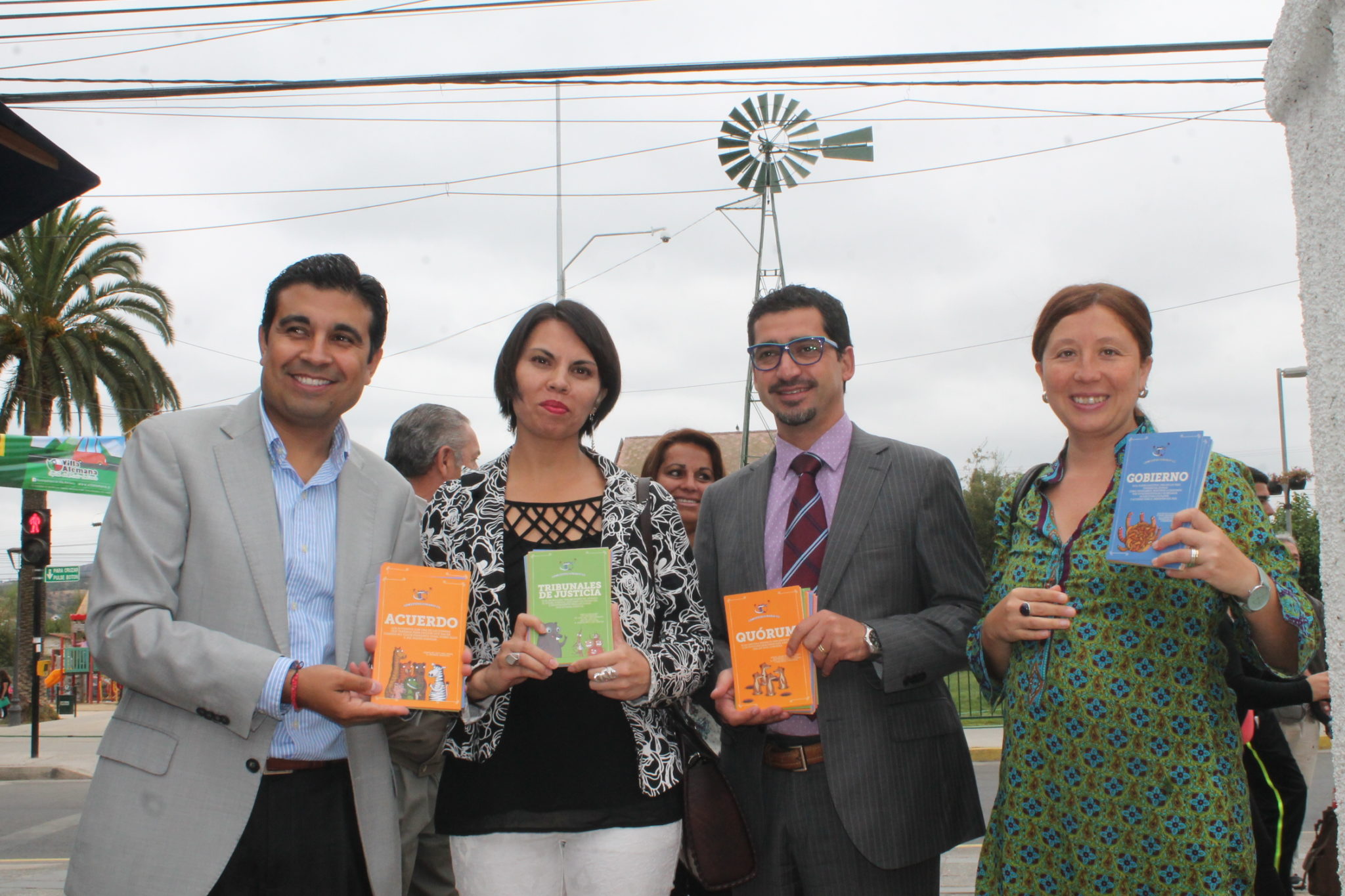 Autoridades difundieron el “Constitucionario”, diccionario que explica los conceptos claves de la nueva Constitución en Villa Alemana