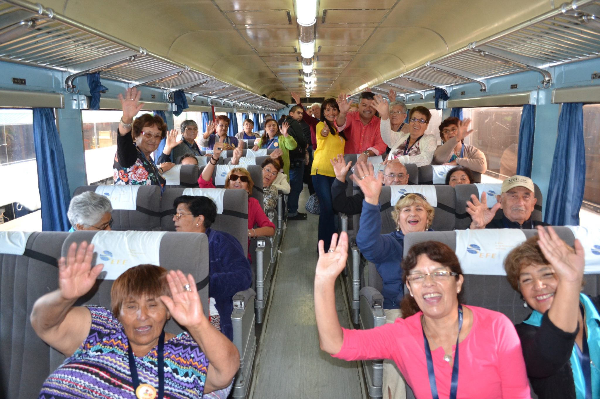 Adultos mayores de Limache visitaron San Antonio gracias al “Tren del Recuerdo”