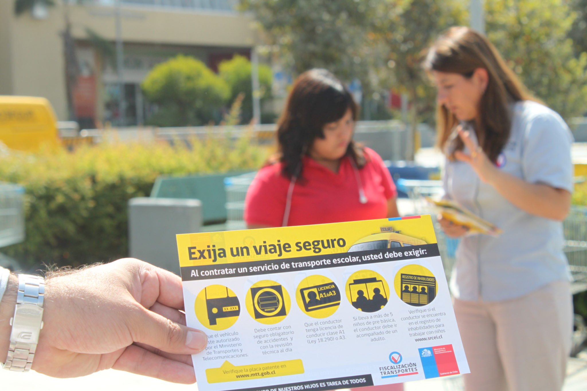 Transportes entrega recomendaciones para padres y apoderados al contratar transporte escolar para sus hijos