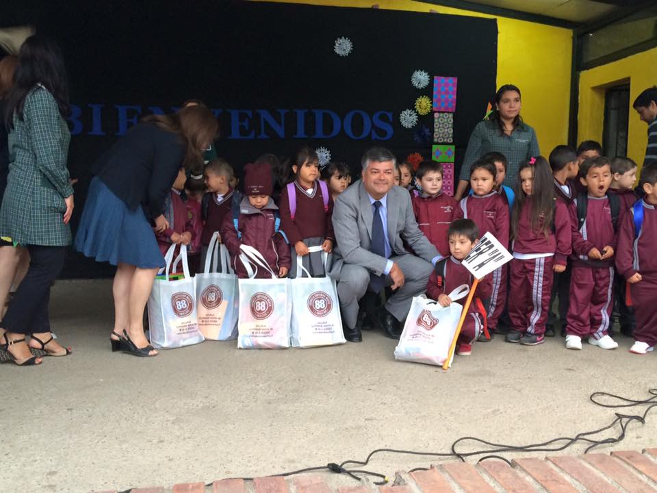 Entregaron útiles escolares a estudiantes de escuelas municipales de Limache