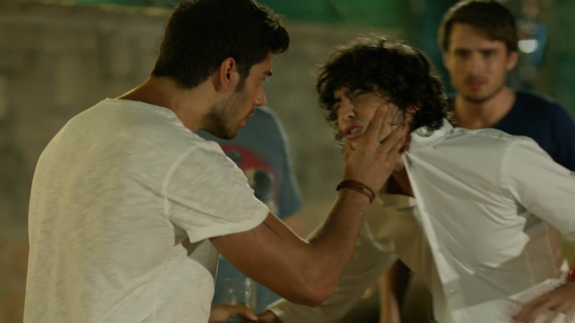 Así fué el primer capítulo de la serie “Medcezir” que acaba de estrenar Mega