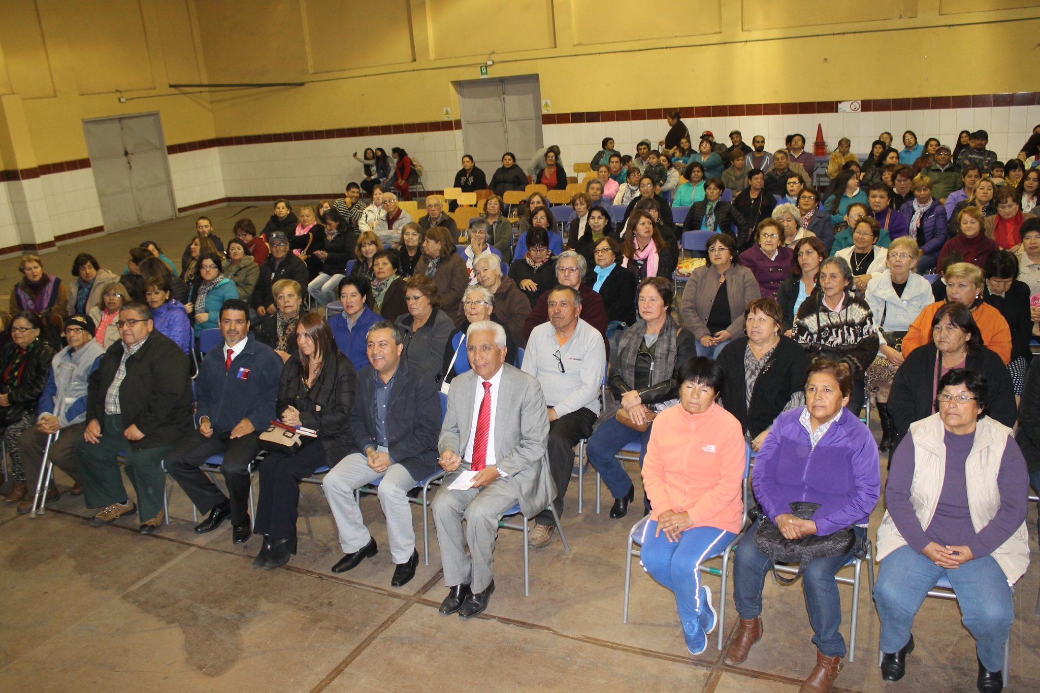 Con 2000 ampolletas eficientes fueron beneficiados vecinos de la Provincia de San Antonio
