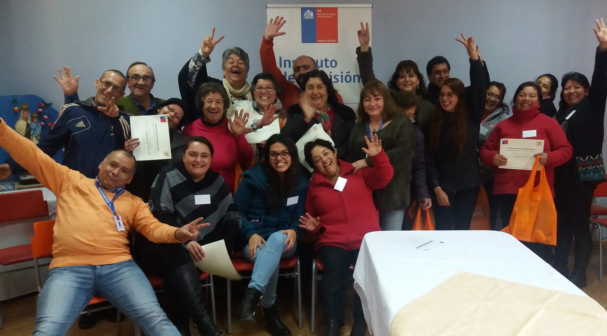 Más de 20 mujeres de Lo Orozco participaron en capacitación en torno a beneficios sociales