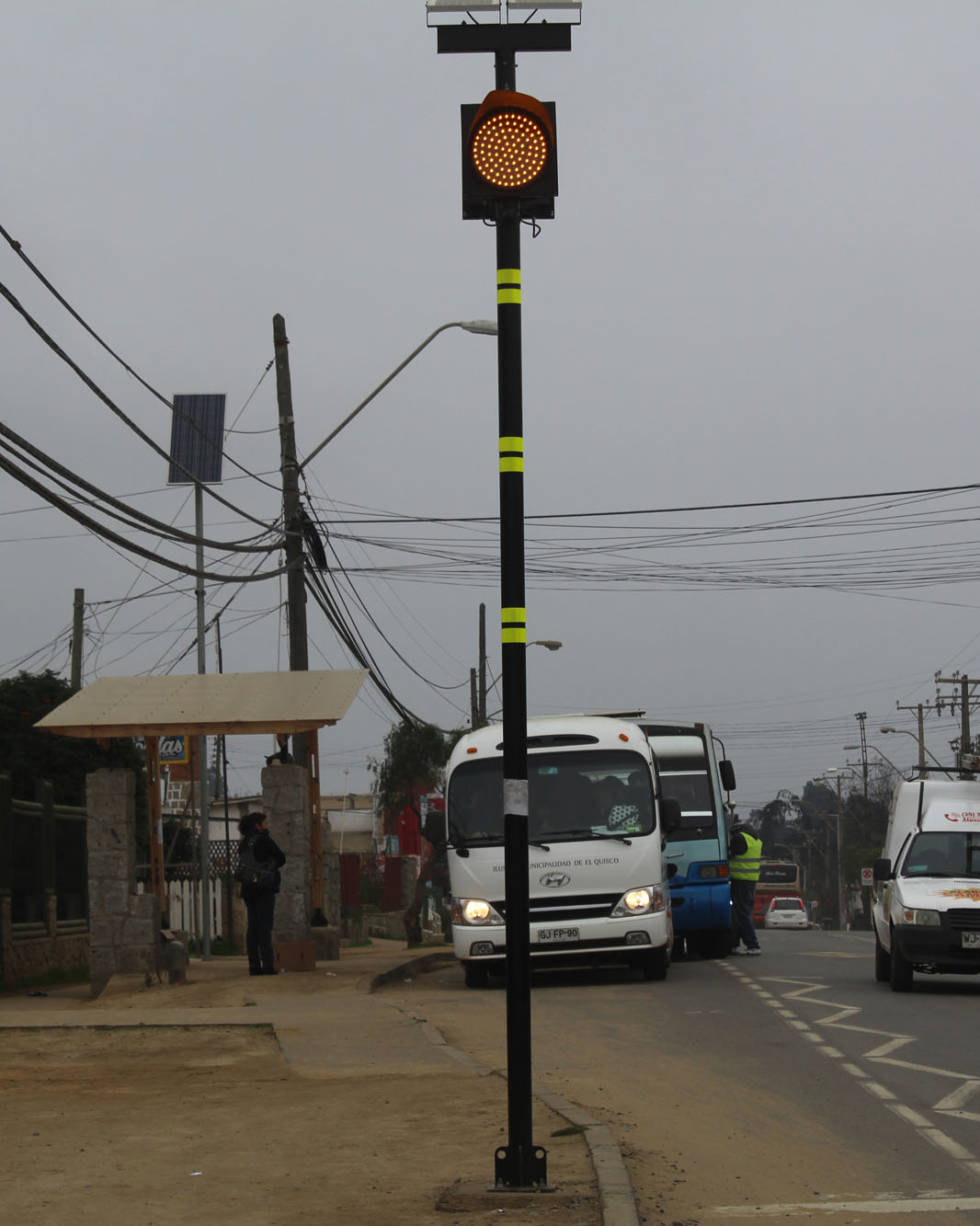13 balizas solares iluminan los pasos peatonales de El Quisco