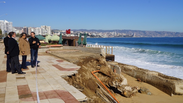Municipio viñamarino ejecutará obras de emergencia para reparar infraestructura en el borde costero