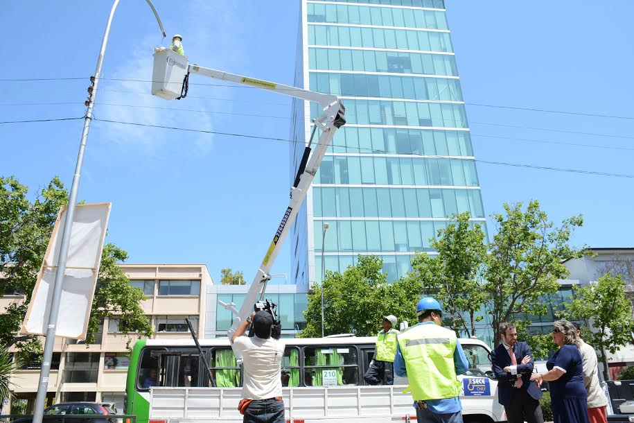 Recambian 1.280 luminarias en sector Población Vergara de Viña del Mar