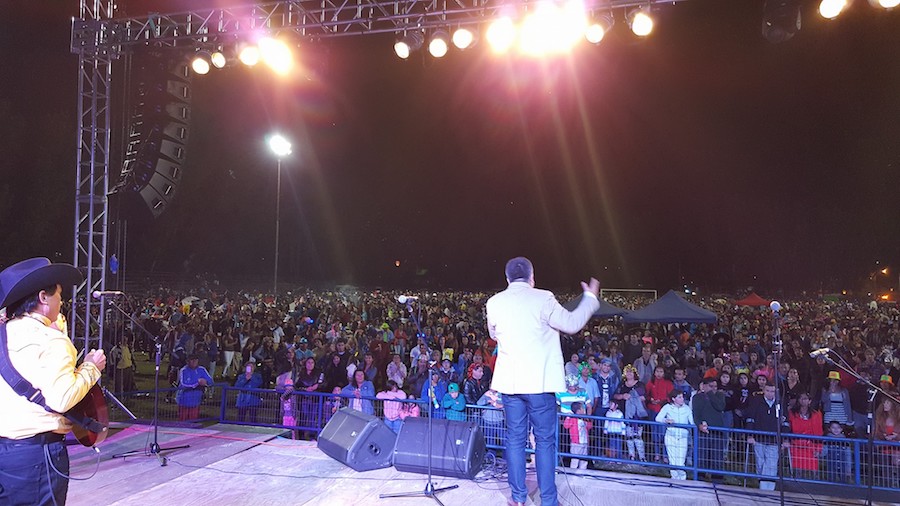 Limache recibió el 2017 con espectacular show de luces en estadio municipal y cerro La Cruz