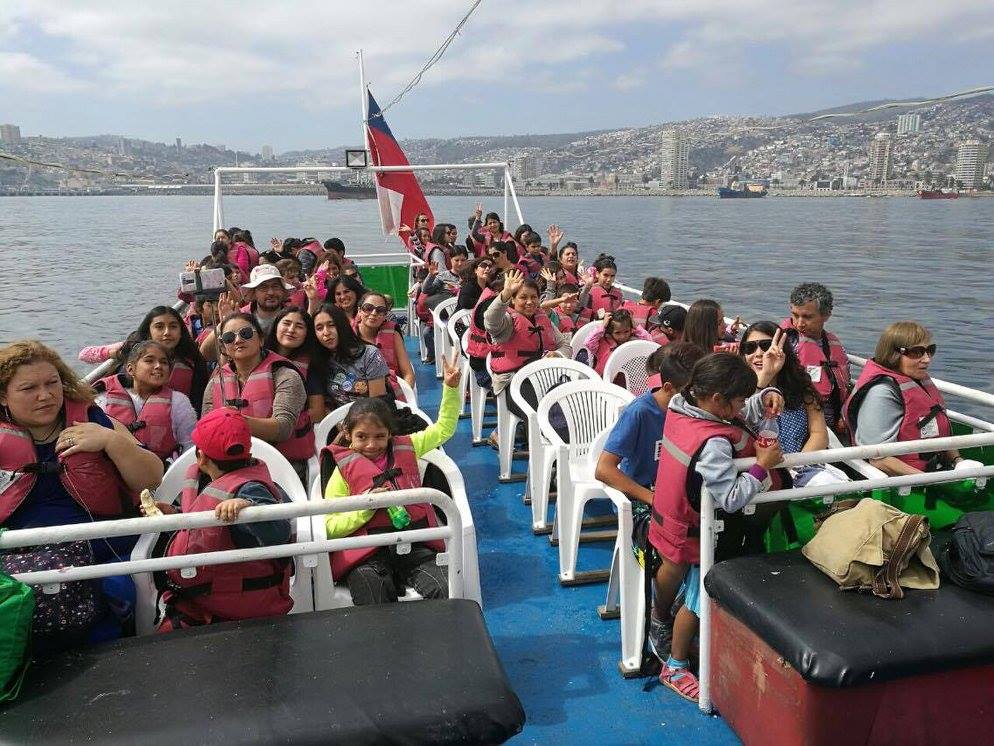 Niños de Olmué disfrutaron de paseo en barco en Valparaíso