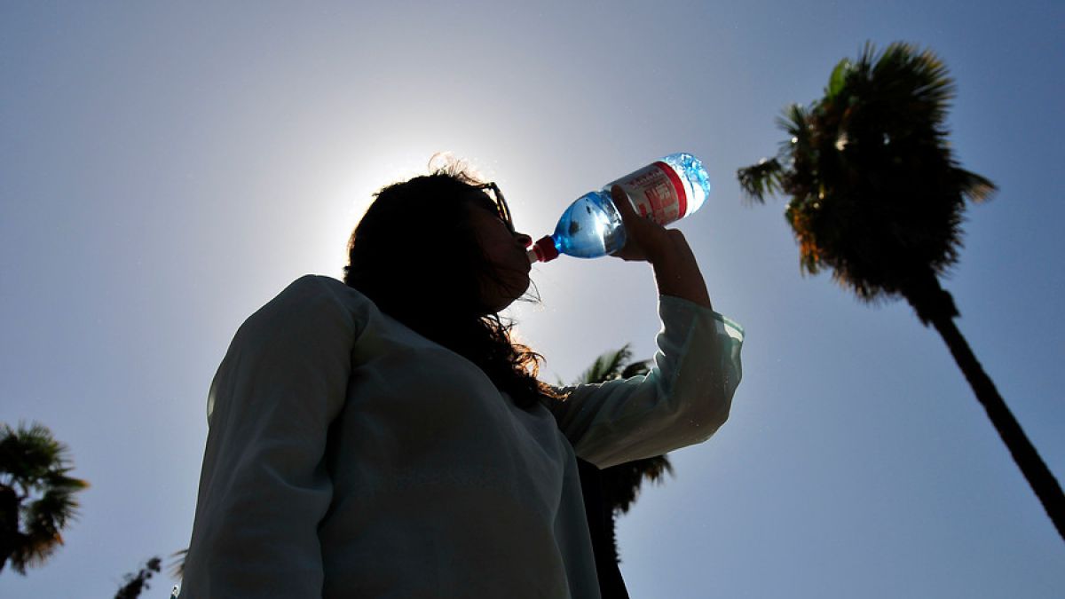 Conoce los riesgos de pasar calor sin la hidratación necesaria