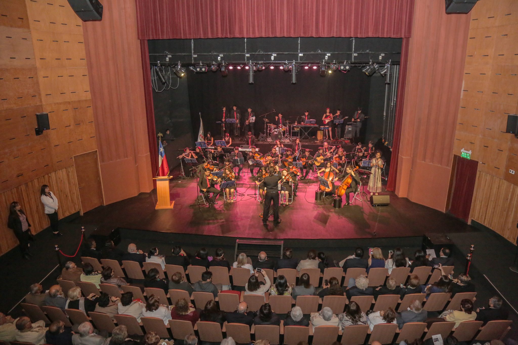 Con emotiva ceremonia se realizó apertura del Teatro Municipal “Juan Bustos Ramírez”